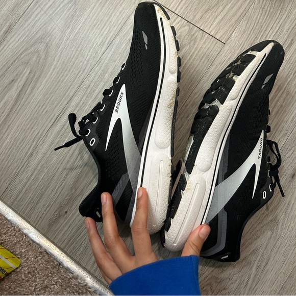 Gently used brooks - Picture 2 of 3
